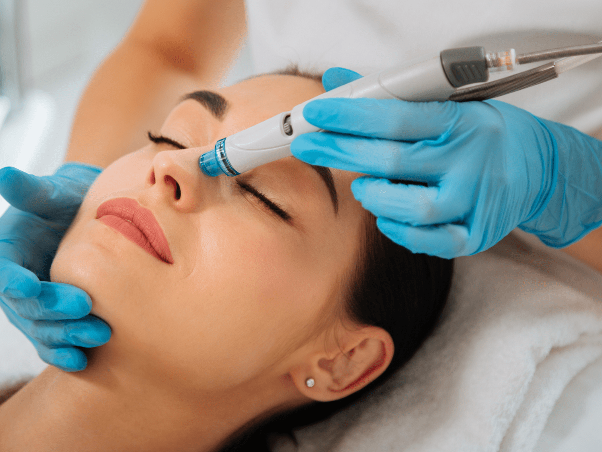 woman getting a hydrafacial